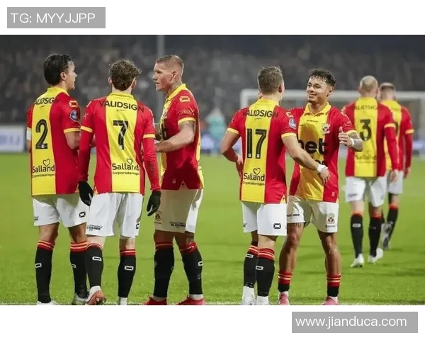 前进之鹰与鹿特的激烈对决展现足球魅力与团队精神的巅峰较量 前进之鹰与鹿特的激烈对决展现足球魅力与团队精神的巅峰较量